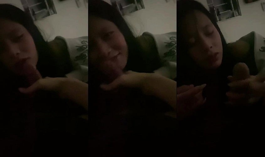 Mới quen được vài ngày em đã đòi bú cu anh còn lấy điện thoại em quay phim